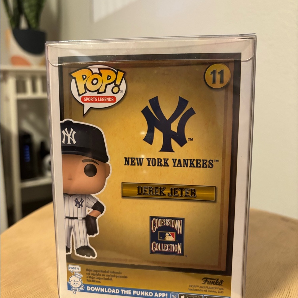 Funko Pop! New York Yankees Derek Jeter Figure - Navy and White - Picture 3 of 4